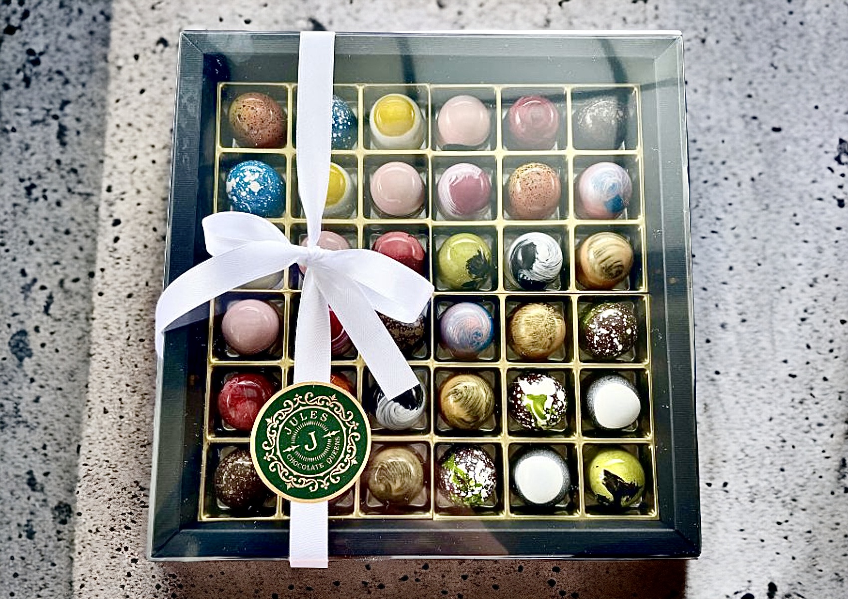 Feinste handgegossene Pralinen Jules Chocolate Queens Gärtners
